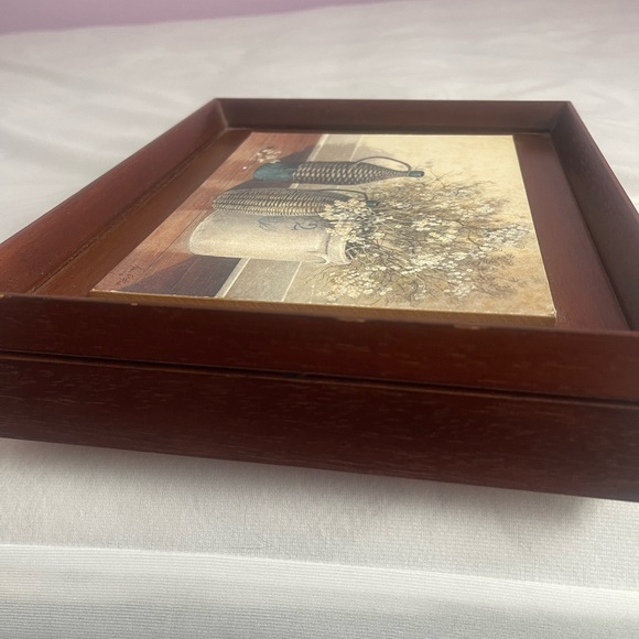 Wooden Box to put key chains. Capacity for 7 key chains. - Picture 4 of 6